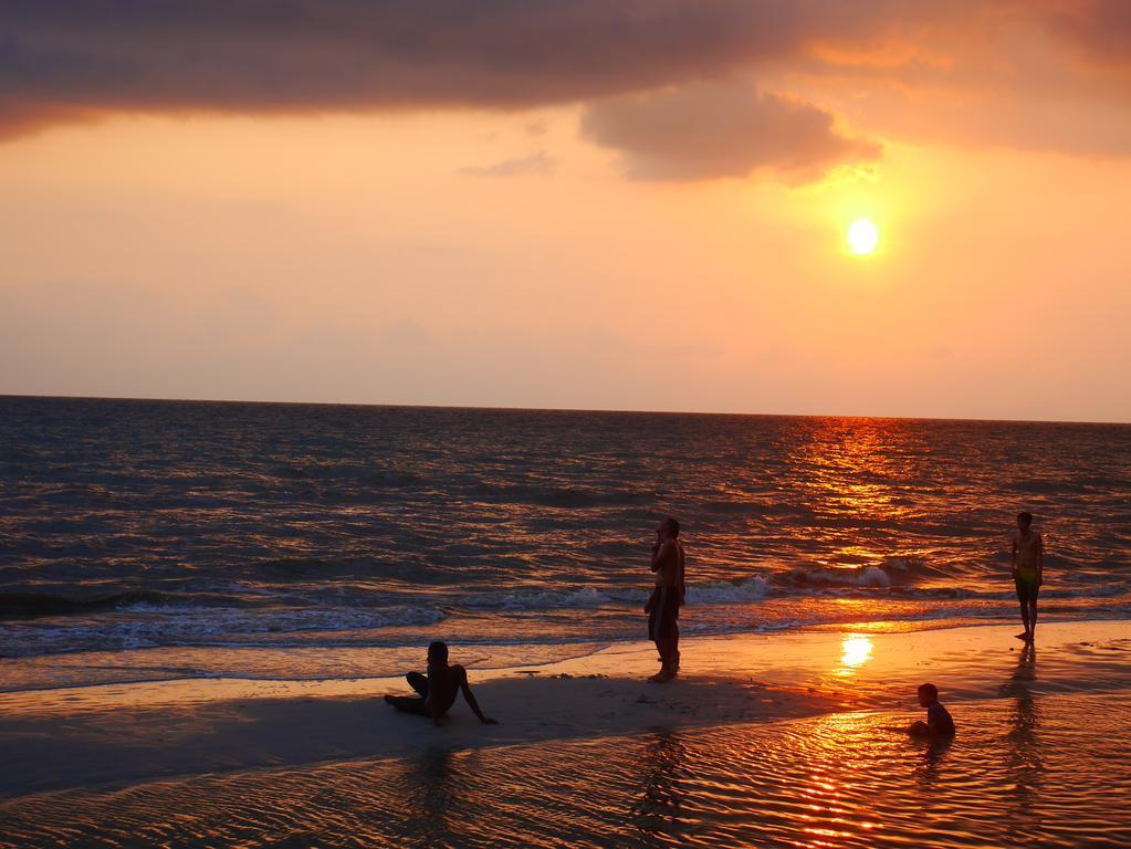 Mango Beach Resort Трат Екстериор снимка